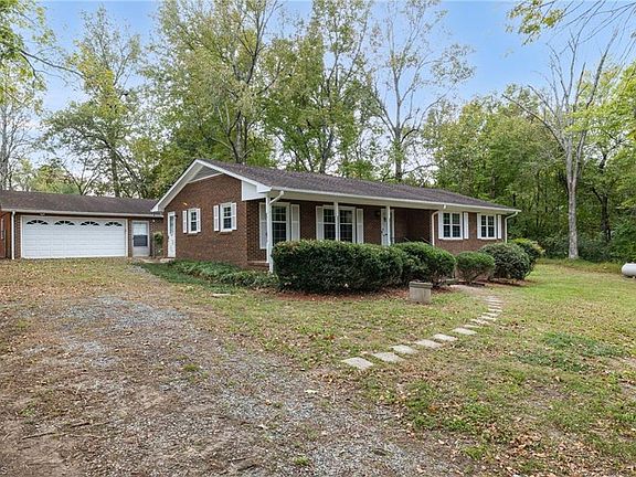 2nd image of 3606 Chippendale Trl