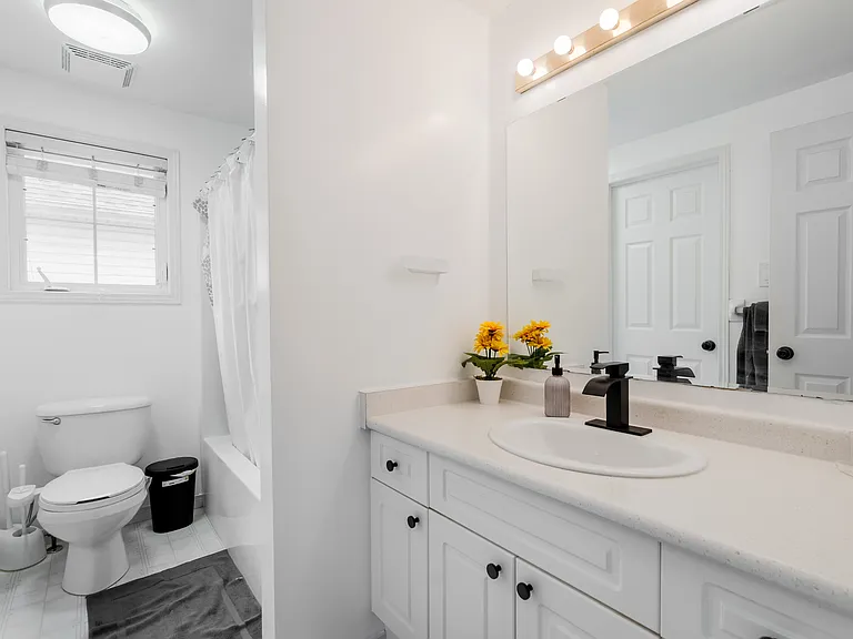 235 Rossmore Ct — Photo 14