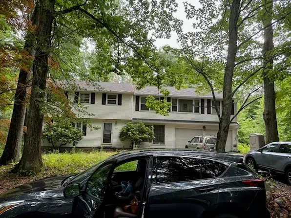 220 Juniper Dr, Palmer, MA 01069