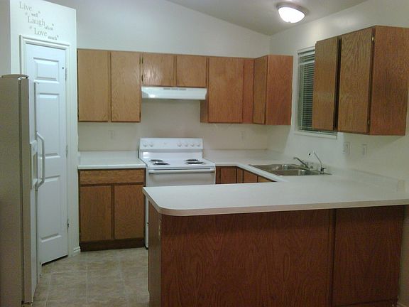4th image of 5879 S Woodview Dr