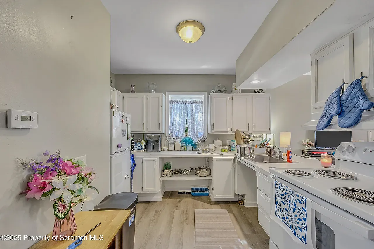 2 bed, 900 sqft, $1,300 — Photo 3