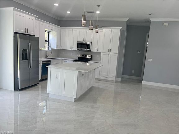 4th image of 742 Sunrise BLVD