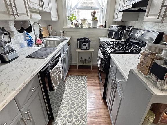 3rd image of 2920 Passmore St