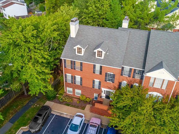 2nd image of 674 Gateway Dr SE Unit 701