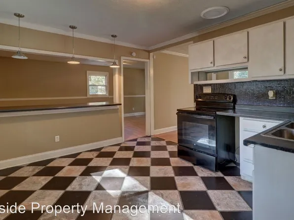 43 Darwin Dr, Jonesboro, GA 30238