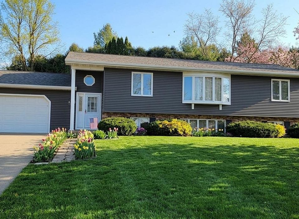 1st image of 1555 W Golf Dr