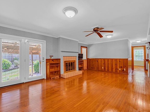 5th image of 1202 Eastwood Dr