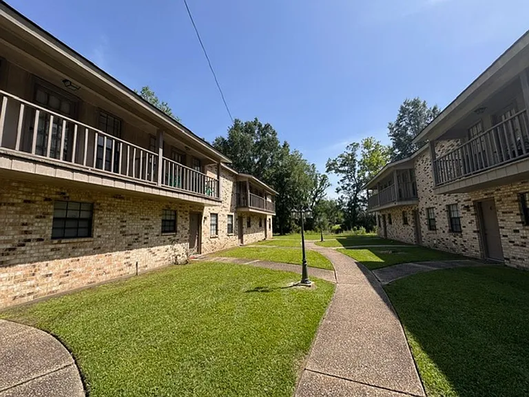 14020 Tiger Bend Rd — Photo 14