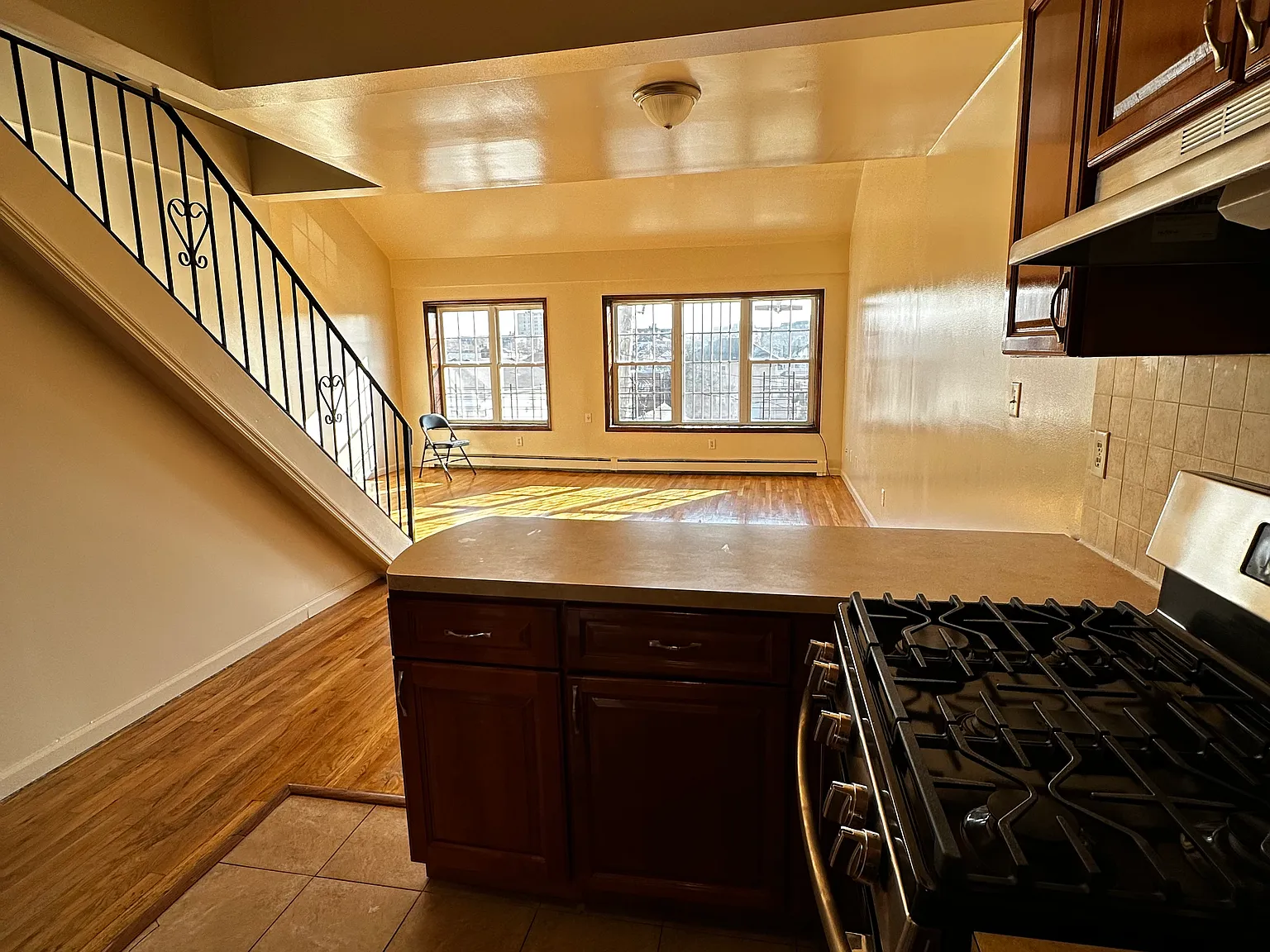 3 bed, 1000 sqft, $3,700 — Photo 4