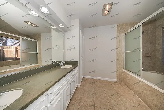 2208 Brookhaven Ct — Photo 9