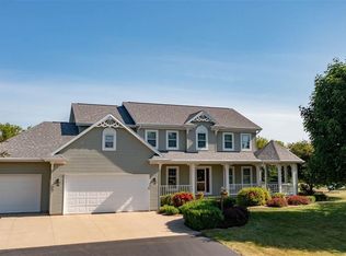 W7454 Ridgeside Dr, Neenah, WI 54956