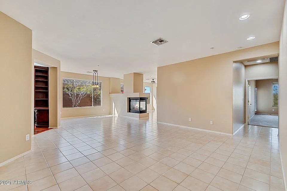 2 bed, 2.0 bath, 2099 sqft, $2,899 — Photo 3