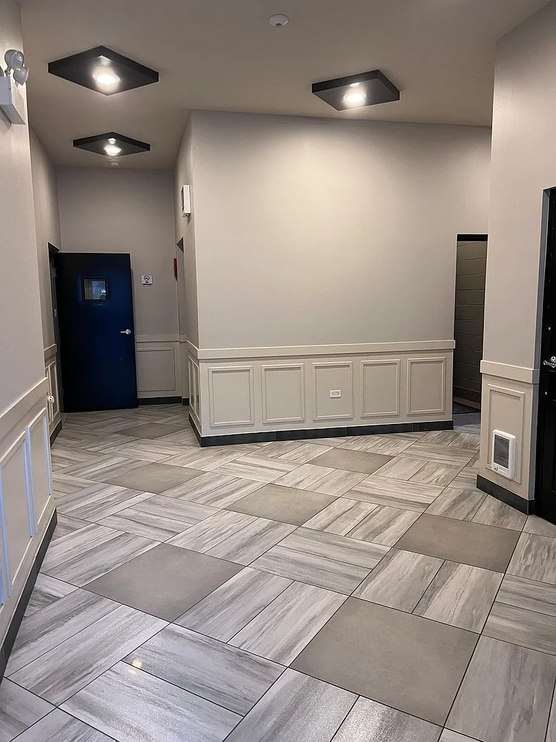 Building Photo - 1208 E 64th St #2B
