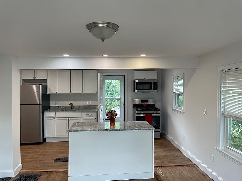 1st image of 46 Pearl St Floor 2