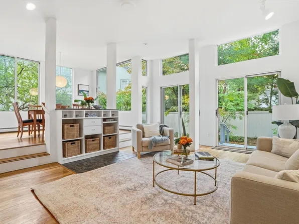 14 Chauncy St APT 4, Cambridge, MA 02138