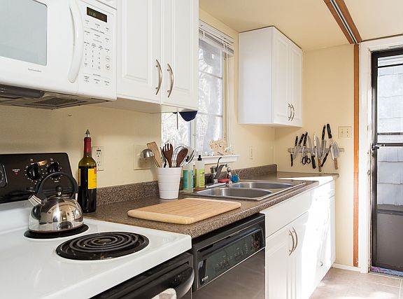3rd image of 3116 Benelva Dr APT B