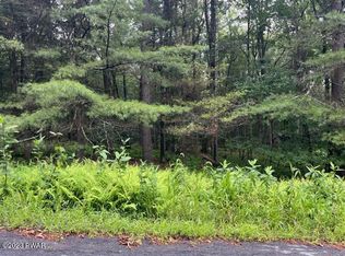 126 Eastwood Cir, Hawley, PA 18428