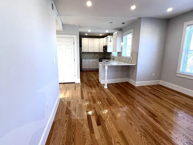 75 Winchester St — Photo 4