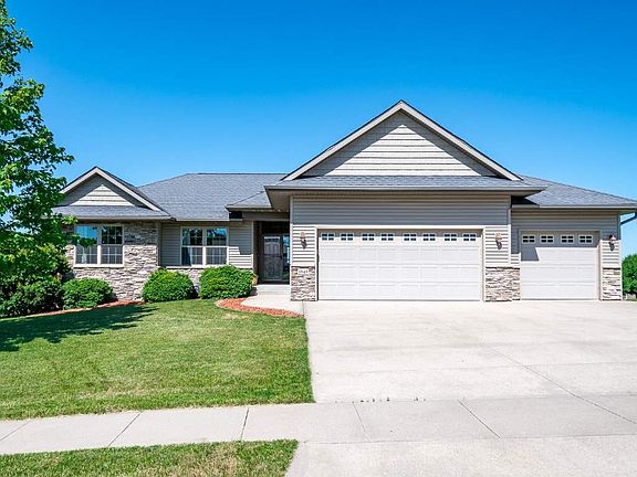 3rd image of 1545 Cypress Cir