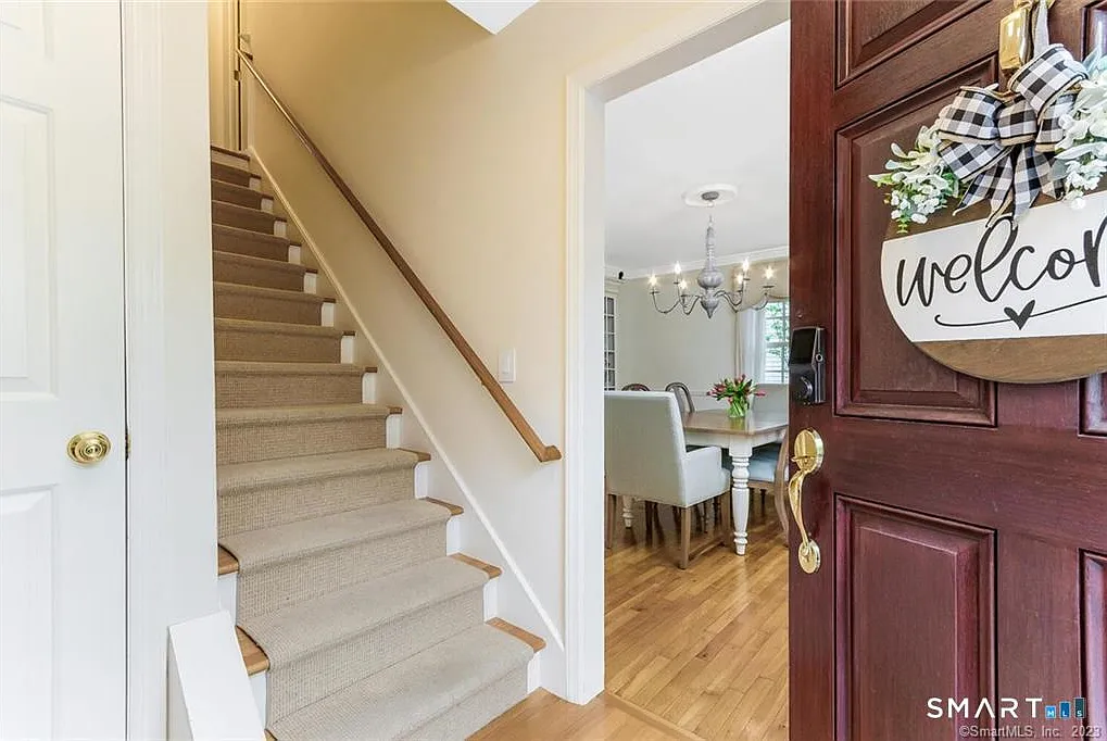 3 bed, 2.5 bath, 2352 sqft, $8,400 — Photo 3