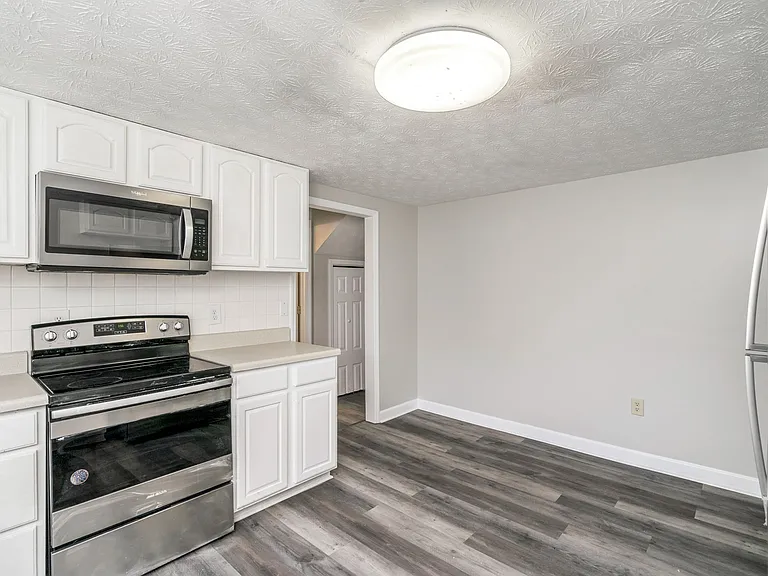 9907 Donovan Ln — Photo 21