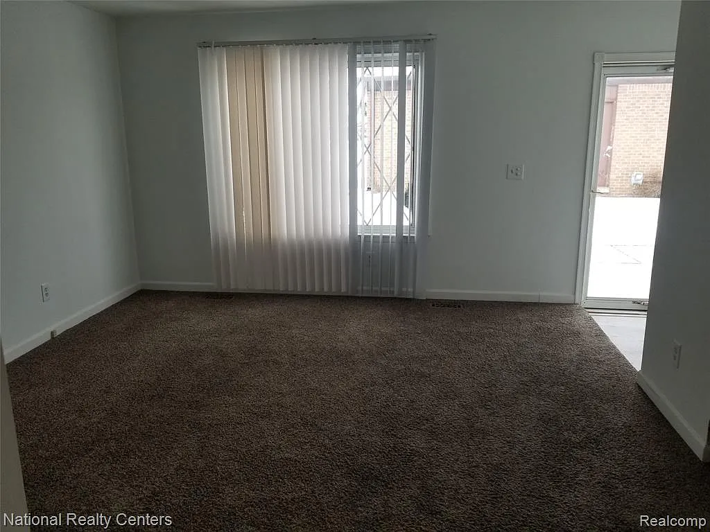 3 bed, 1.5 bath, 1250 sqft, $1,600 — Photo 3