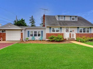1229 Eastview Ave, Wantagh, NY 11793