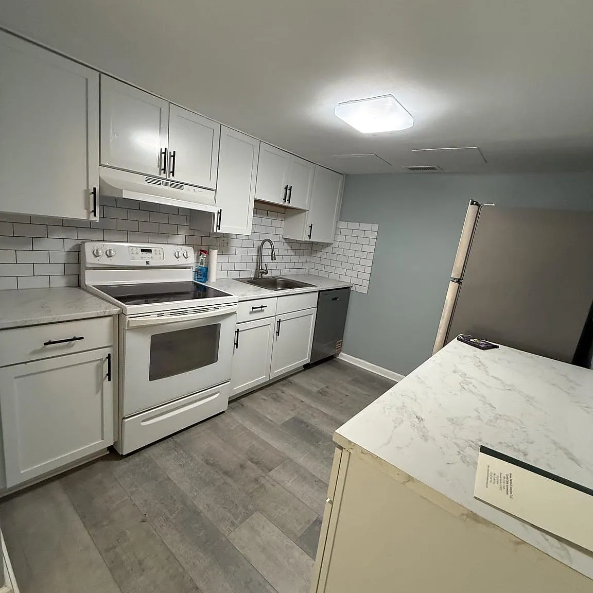 3 bed, 1.5 bath, 1350 sqft, $2,650 — Photo 3