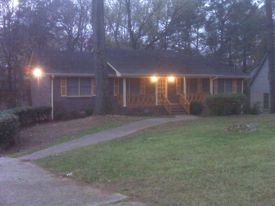 FRONT OF HOUSE