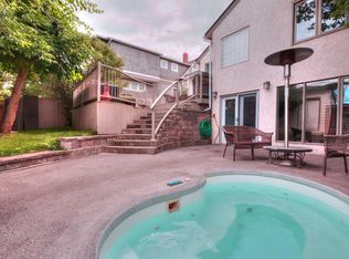 1604 W Scotland St SW, Calgary, AB T3C2L5