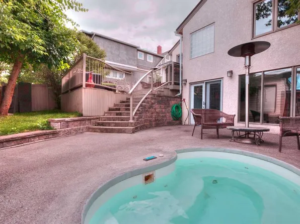 1604 W Scotland St SW, Calgary, AB T3C 2L5