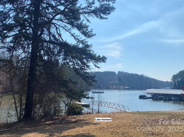 175 Pineneedle Dr, Westminster, SC 29693