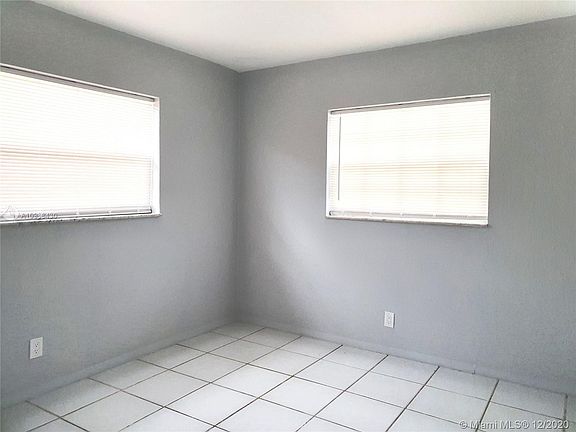 5th image of 210 NE 41st St #210
