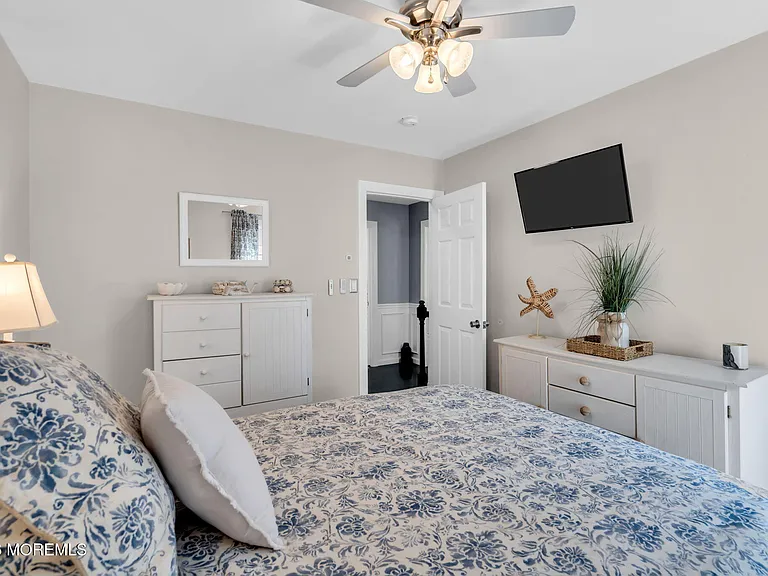 375 Kildare Dr — Photo 16
