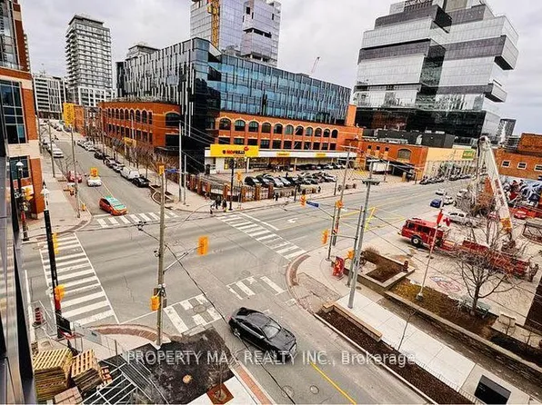 70 Princess St #403, Toronto, ON M5A 0X6