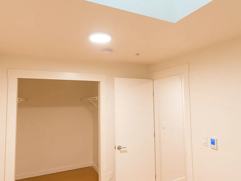 Louisa Hotel Apartments — Photo 12