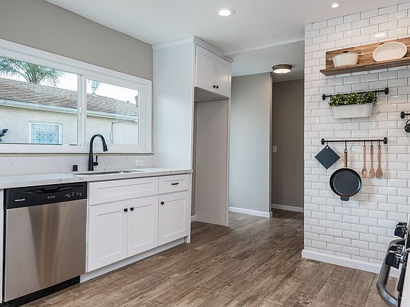 2nd image of 4778-80 Aragon Dr