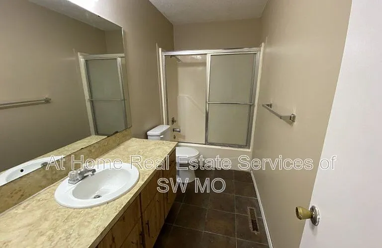 1207 W Sunset St #B — Photo 9