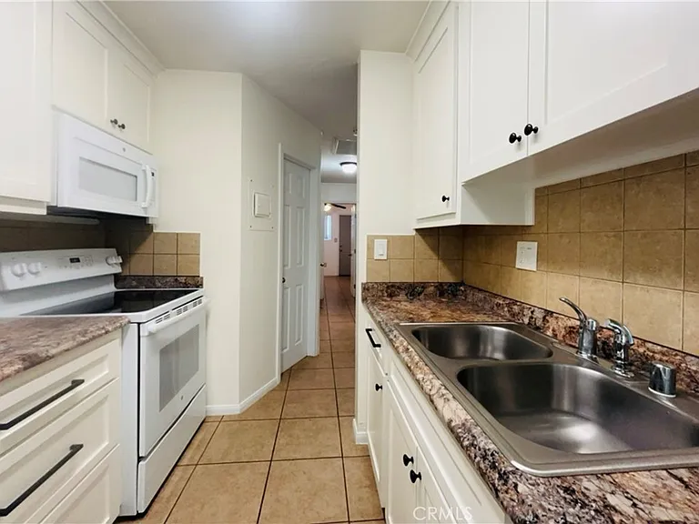 4723 Jackson St — Photo 13