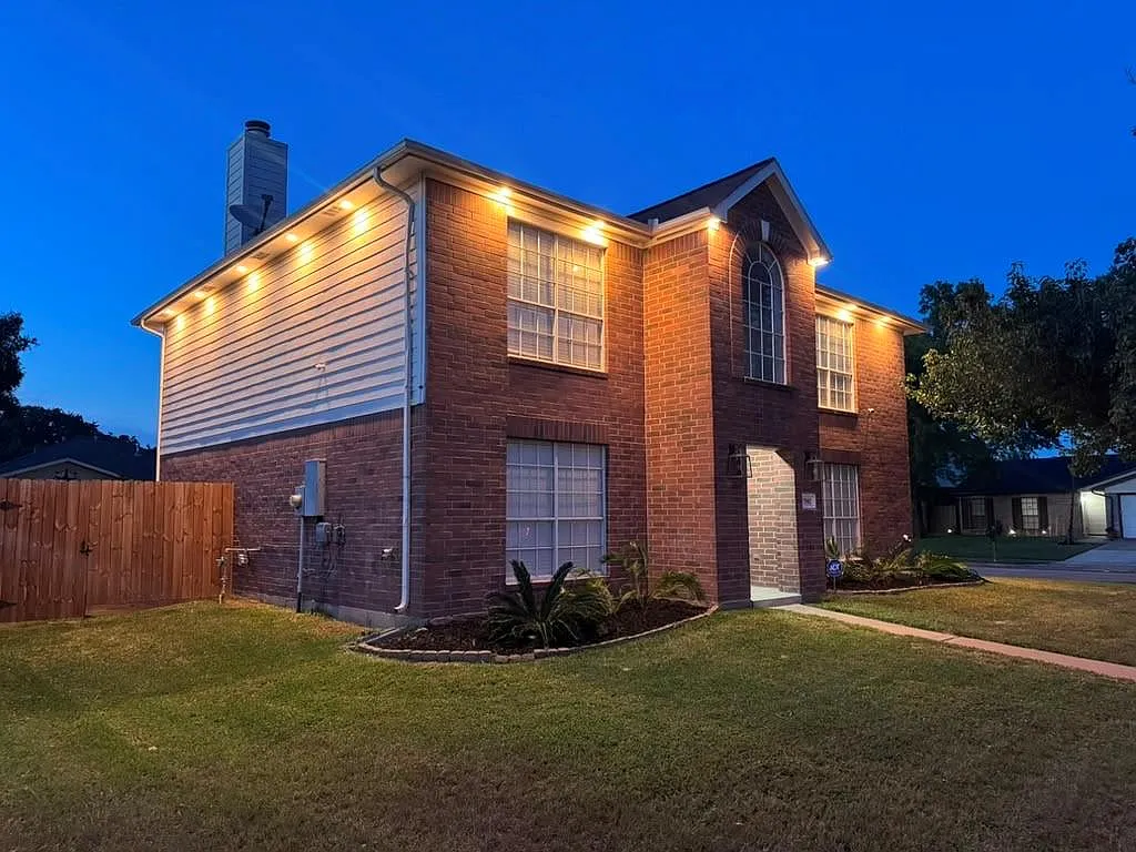 3 bed, 2.5 bath, 2240 sqft, $2,400 — Photo 3