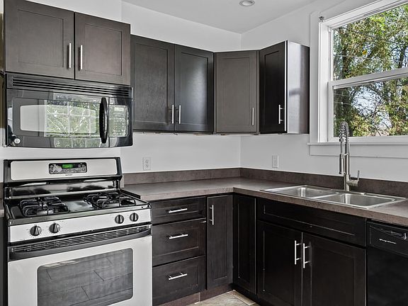 4th image of 920 W Rich St
