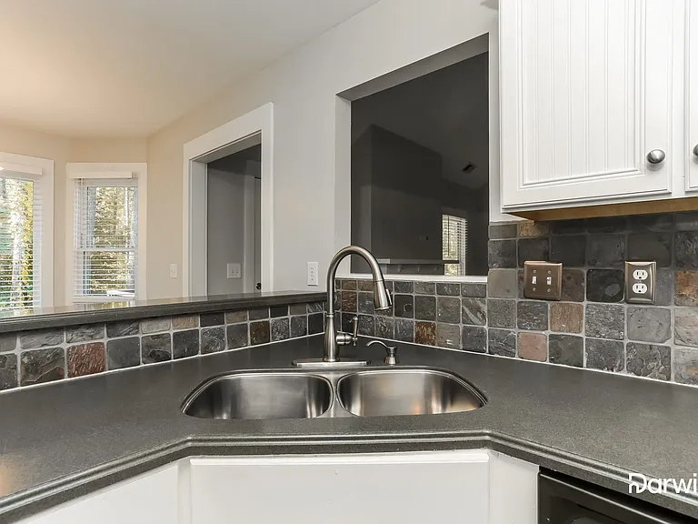 149 Lincoln Dr — Photo 4
