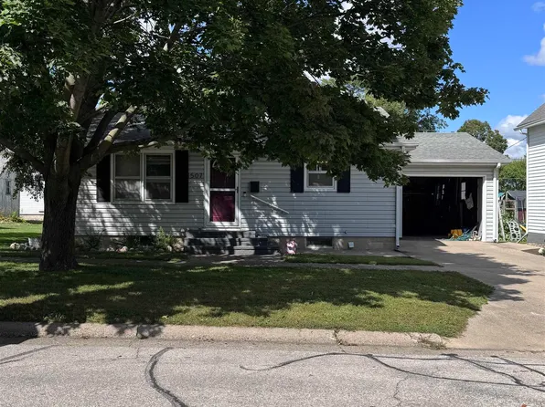507 3rd Ave, Ackley, IA 50601