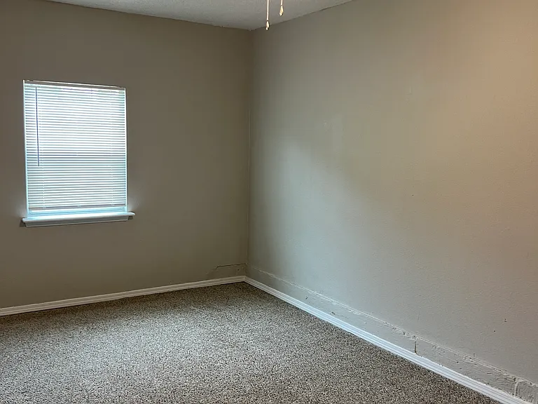 513 Redwood Dr — Photo 16