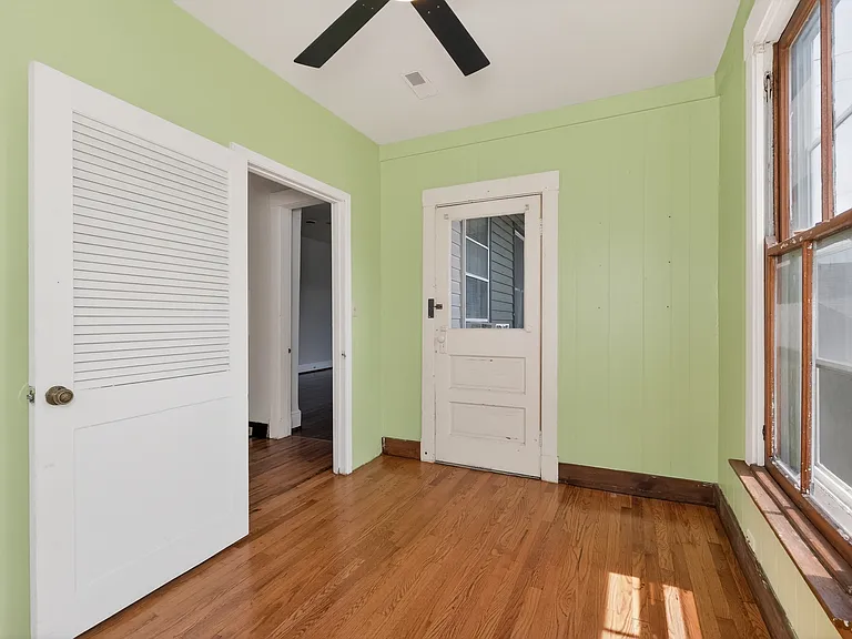 929 Western Ave #2 — Photo 7