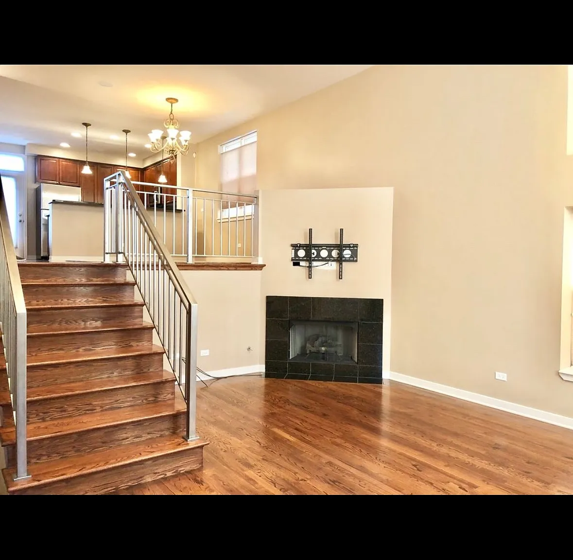 3 bed, 3.5 bath, 1592 sqft, $3,800 — Photo 3