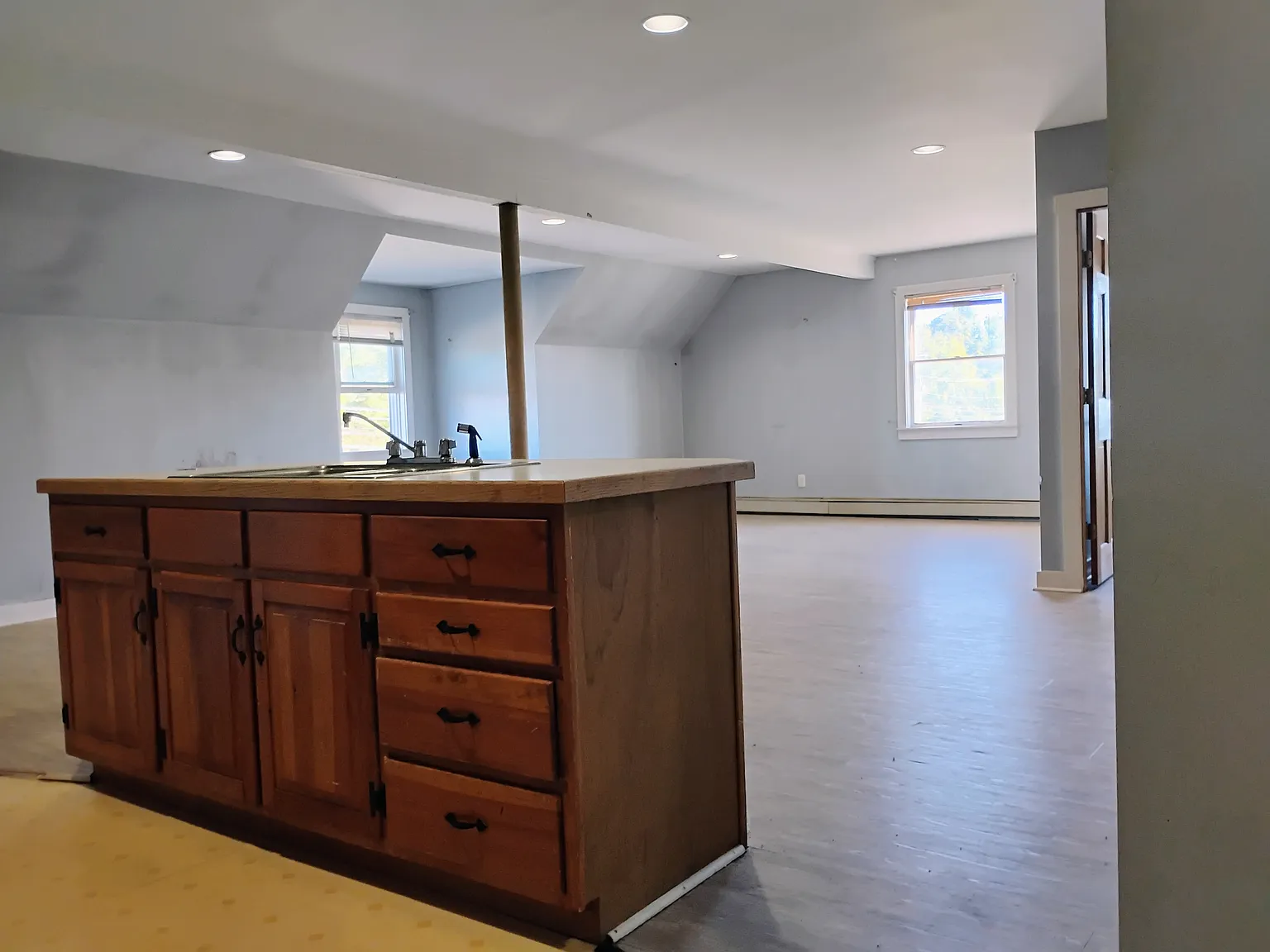 1 bed, 1100 sqft, $1,300 — Photo 2