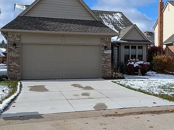 52837 Covecreek Dr, Macomb, MI 48042