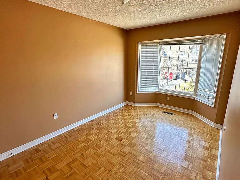 141 Foxchase Ave — Photo 17