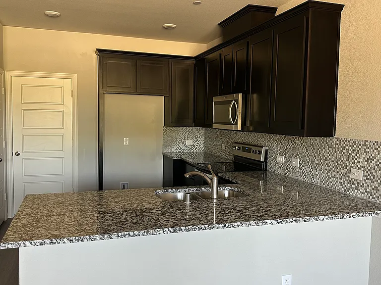 3104 Solana Cir #3104 — Photo 3